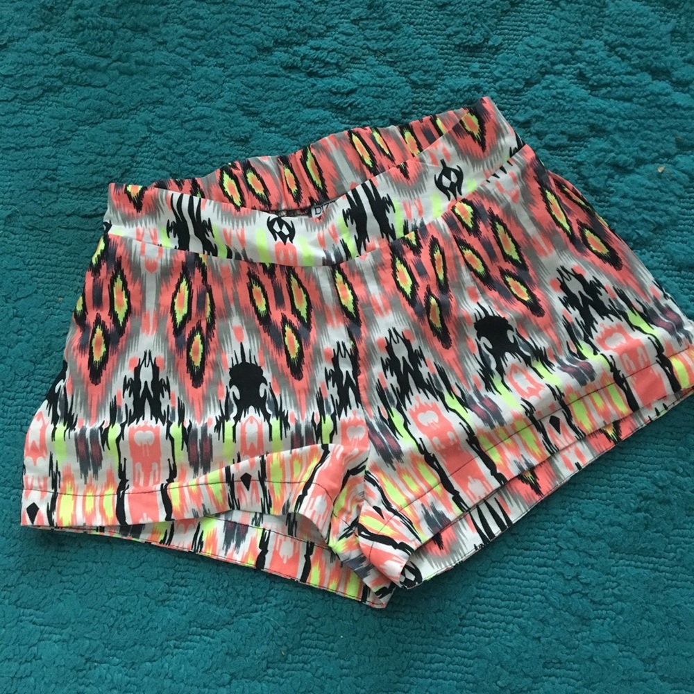 Cute Dizzy Gal Festival Shorts Size S